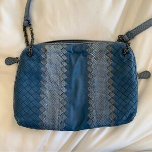 BOTTEGA VENETA Blue Leather Python Trimmed Intrecciato Crossbody Bag